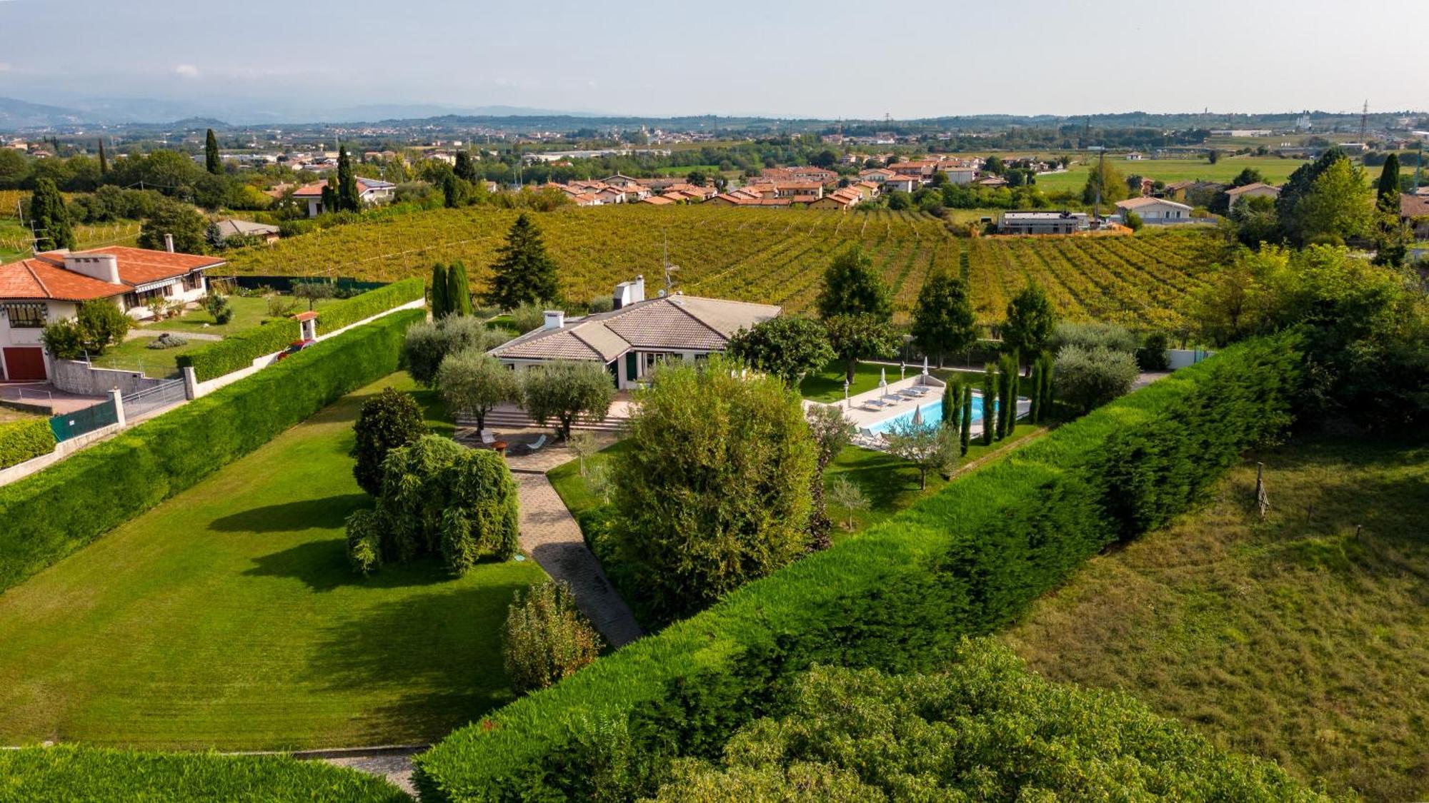 Villa Carini With 3000 Mq Garden & Heated Pool 카스텔누보델가다 외부 사진