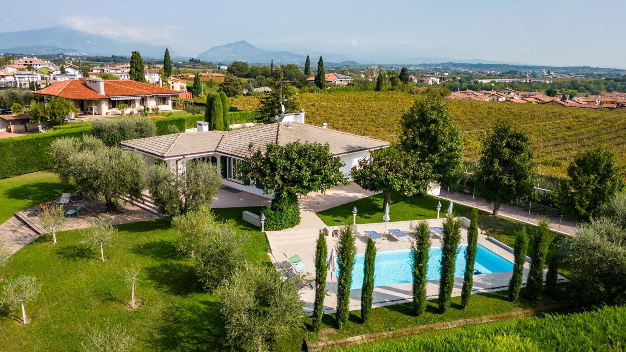 Villa Carini With 3000 Mq Garden & Heated Pool 카스텔누보델가다 외부 사진