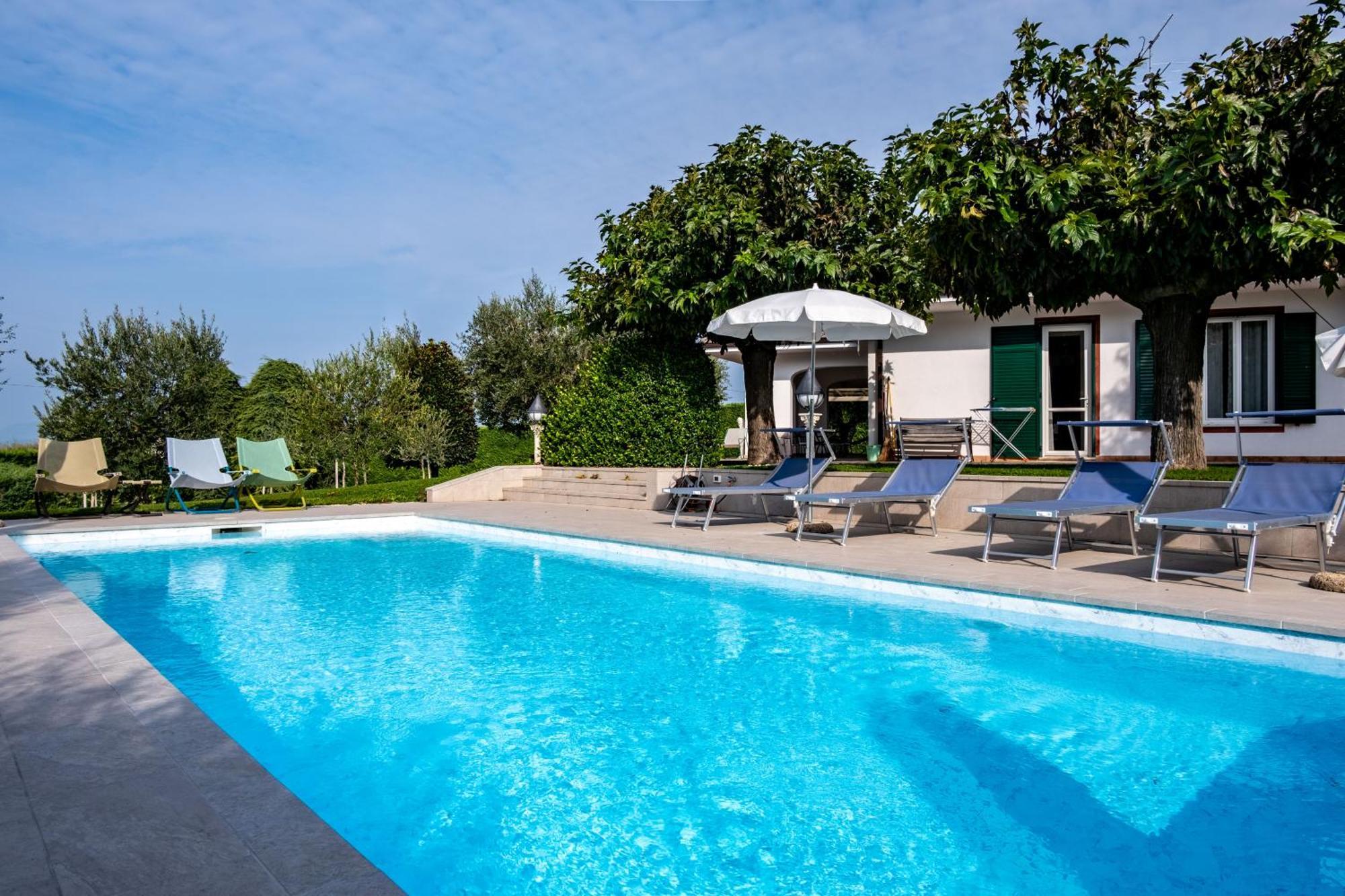 Villa Carini With 3000 Mq Garden & Heated Pool 카스텔누보델가다 외부 사진
