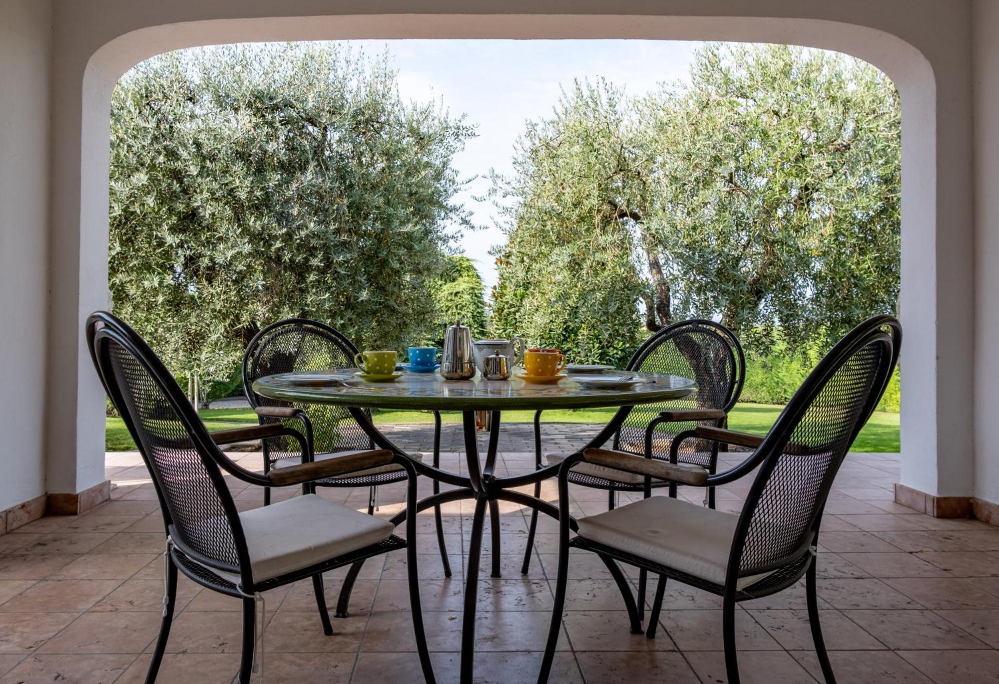 Villa Carini With 3000 Mq Garden & Heated Pool 카스텔누보델가다 외부 사진