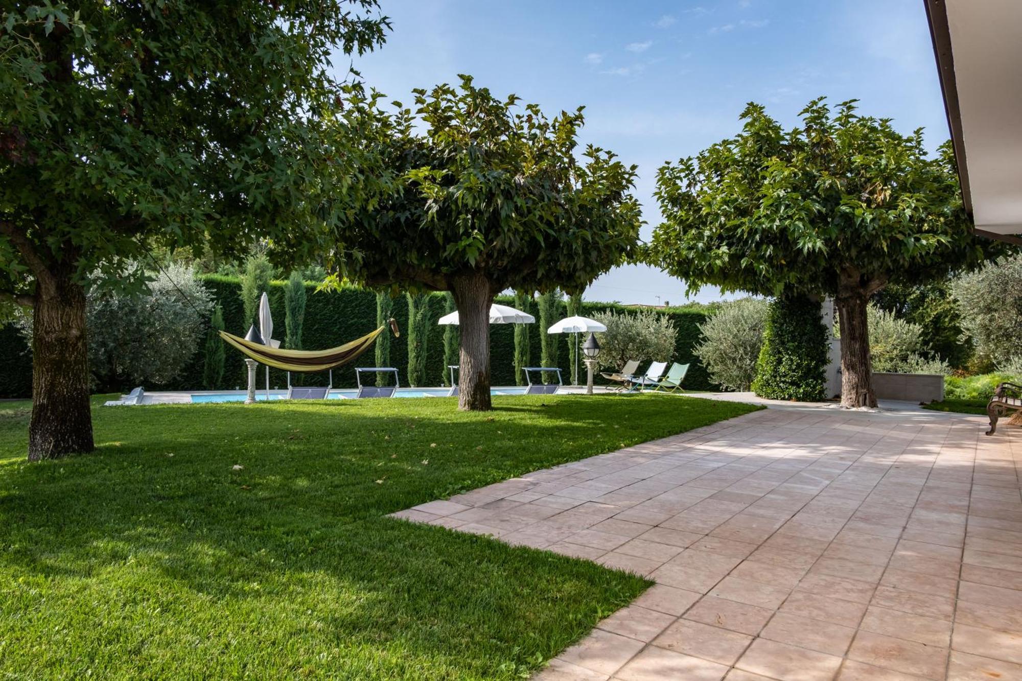 Villa Carini With 3000 Mq Garden & Heated Pool 카스텔누보델가다 외부 사진