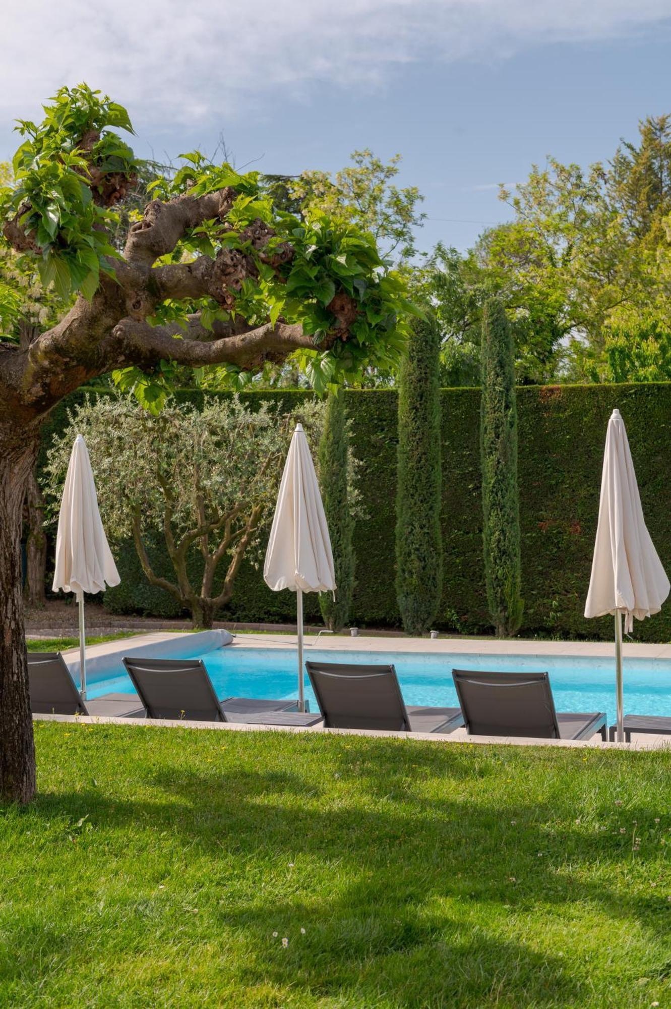 Villa Carini With 3000 Mq Garden & Heated Pool 카스텔누보델가다 외부 사진