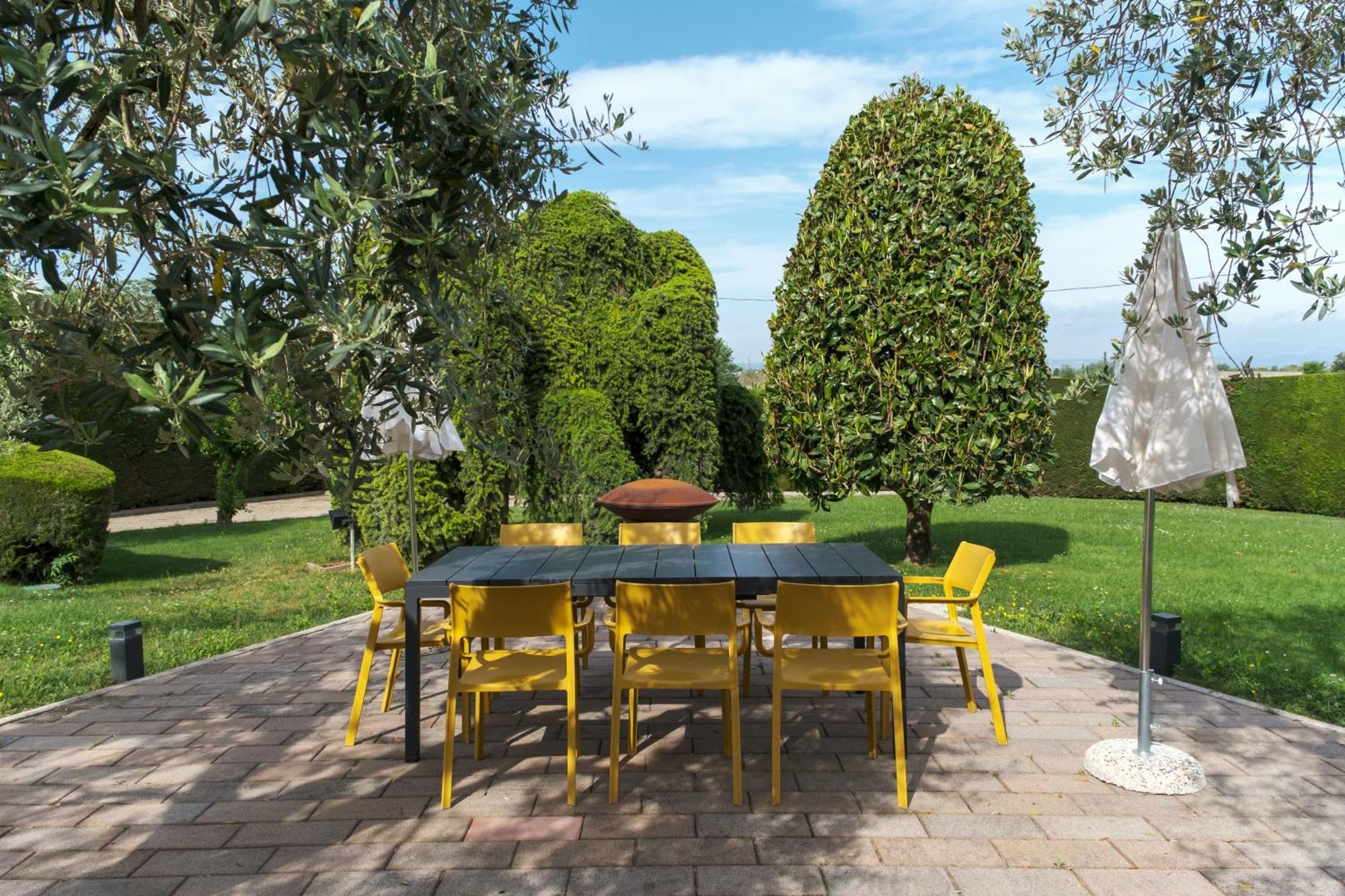 Villa Carini With 3000 Mq Garden & Heated Pool 카스텔누보델가다 외부 사진