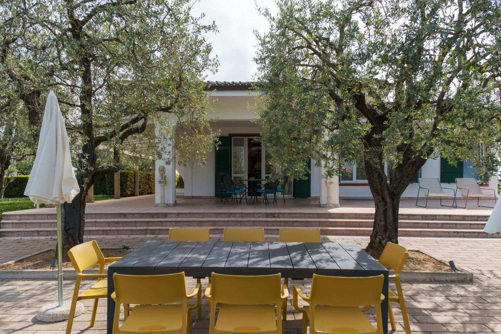 Villa Carini With 3000 Mq Garden & Heated Pool 카스텔누보델가다 외부 사진
